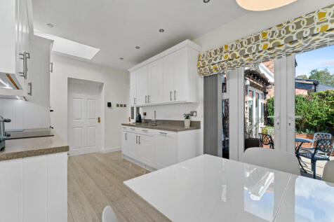 16 Beech Avenue Kitchen.jpg