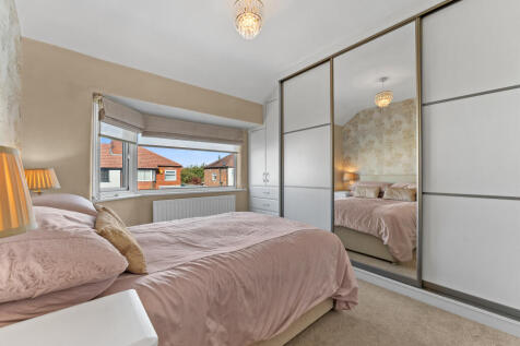 16 Beech Avenue Bed 1.jpg