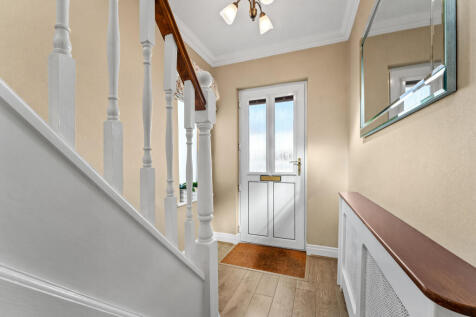 16 Beech Avenue Hall.jpg