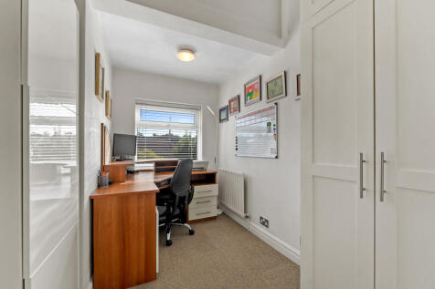 16 Beech Avenue Ofice.jpg