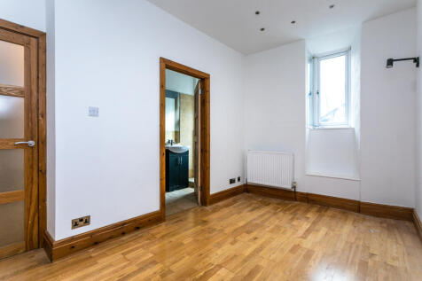 Bedroom 1B T202509231352.jpg