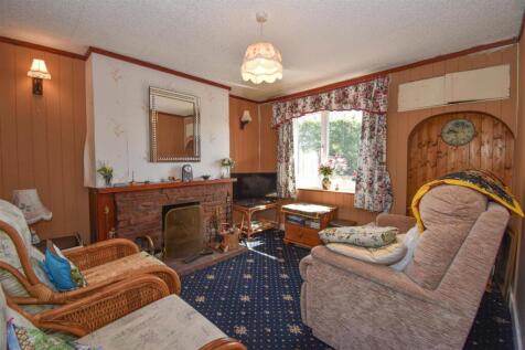 Living Room T202511031159.jpg