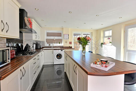Kitchen/Breakfast...