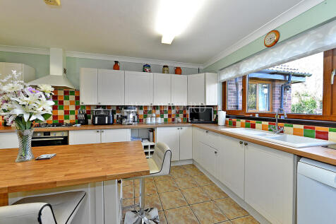 Kitchen/Breakfast...
