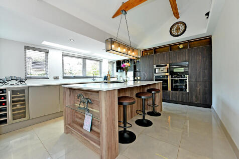 Kitchen/Breakfast...