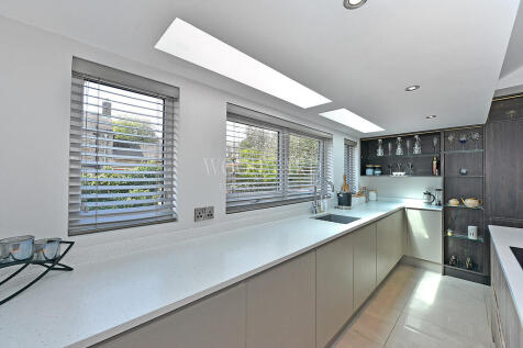 Kitchen/Breakfast...