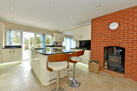 Kitchen/Breakfast...