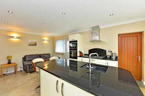 Kitchen/Breakfast...