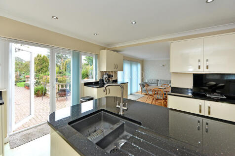 Kitchen/Breakfast...