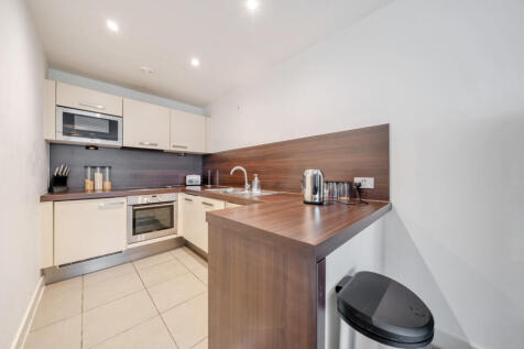 1371225-7-68fb7b0...