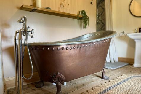Roll Top Bath