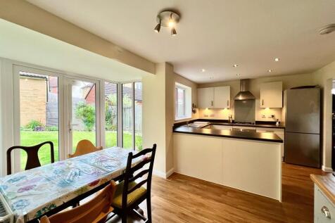 Kitche/Dining Are...