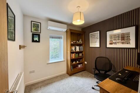 Bedroom/Study