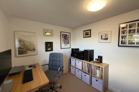 Bedroom/study