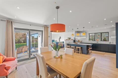 Dining to Kitchen