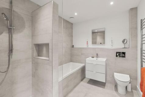 Main En-Suite