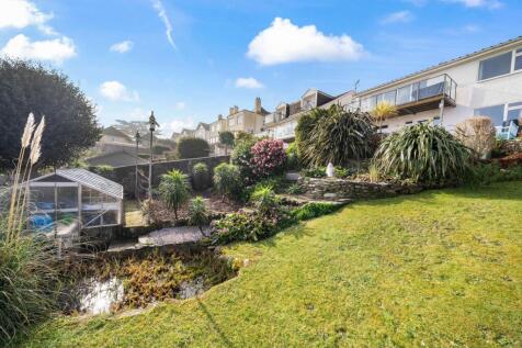 Garden to House