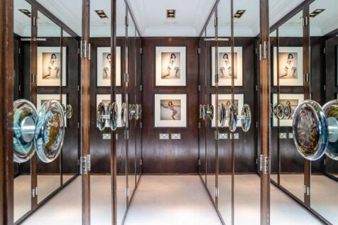 Dressing Room 1