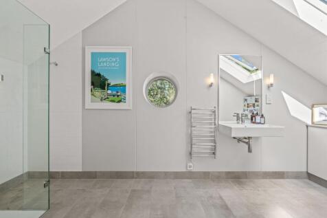 Office / Bedroom 5 En-Suite Shower
