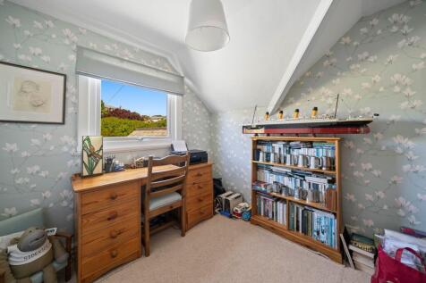 Bedroom / Study
