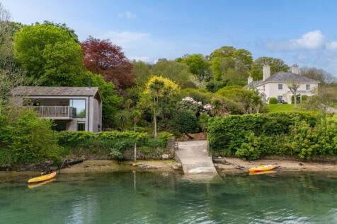 House &amp; Boathouse