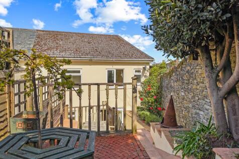 Garden to House