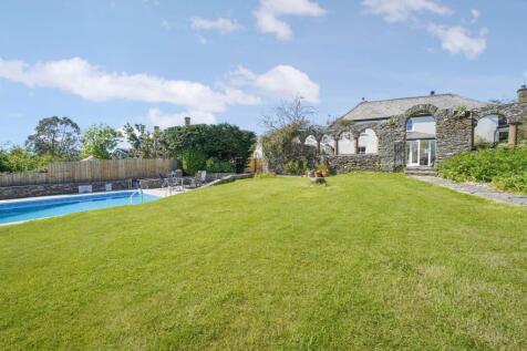 Garden &amp; Pool