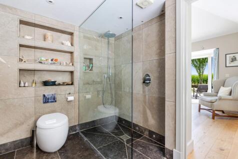 Main En-Suite