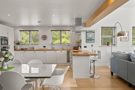 Kitchen Dining Area