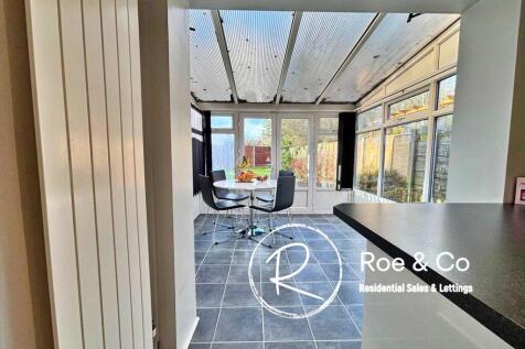 Breakfast bar/Conservatory