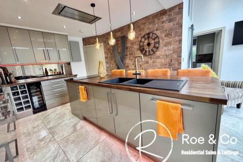 Kitchen/Family room
