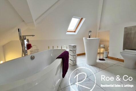 Bedroom one en-suite area