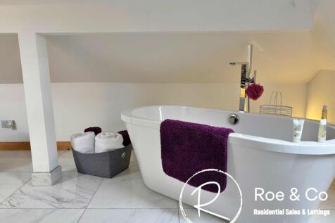 Bedroom one en-suite area
