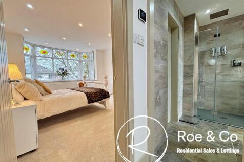 Bedroom two/Jack &amp; Jill Bathroom