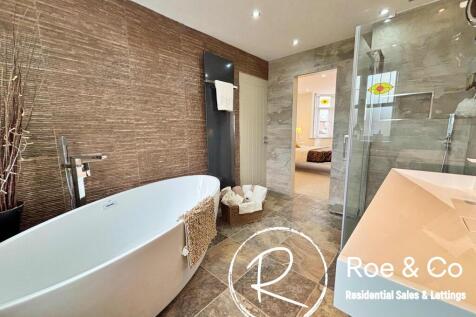 Jack &amp; Jill Bathroom suite