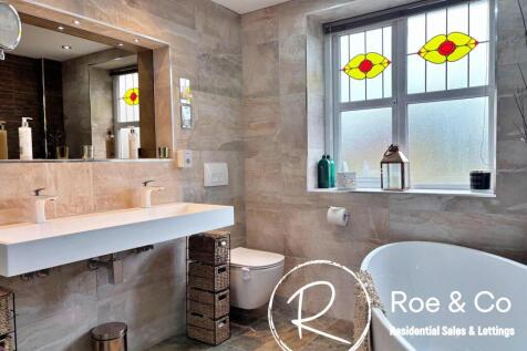 Jack &amp; Jill Bathroom suite