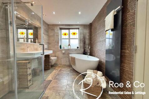 Jack &amp; Jill Bathroom suite