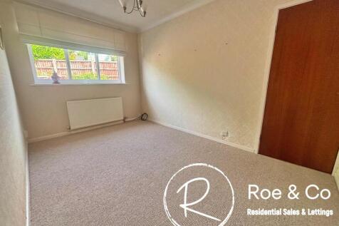 Bedroom 2/Dining room