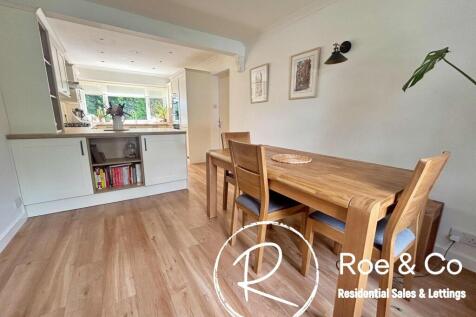 Lounge/dining area