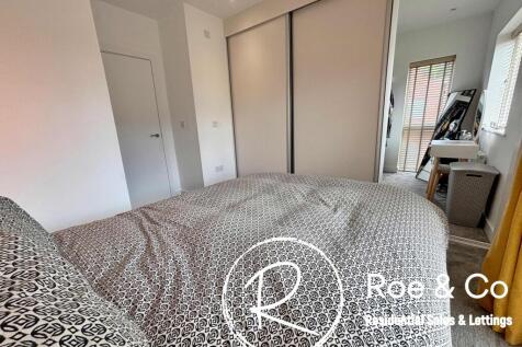 Bedroom one/walk in wardrobe