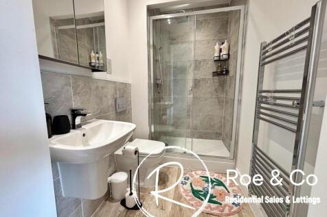 Bedroom one-en-suite