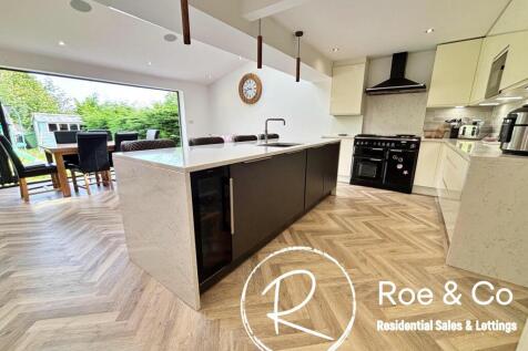 Open plan kitchen/lounge/diner