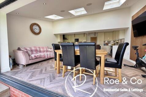 Open plan kitchen/lounge/diner