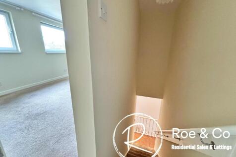 Top floor bedroom &amp; staircase