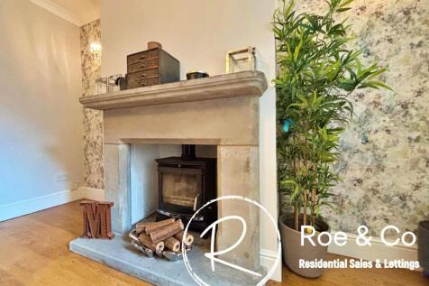 Lounge/Diner Fireplace