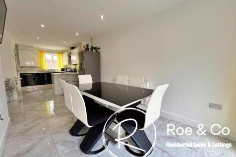 Dining/lounge area