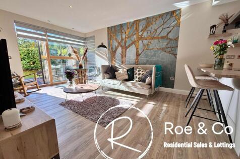 Living room/kitchen/dining room