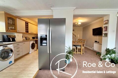 Open plan kitchen/diner/family room