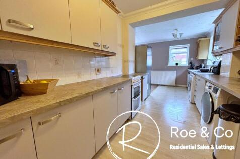 Open plan kitchen/diner/family room