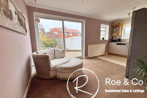 Open plan kitchen/diner/family room